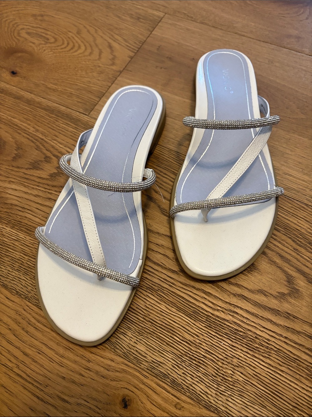 Vionic White Prism Sandals size 10M